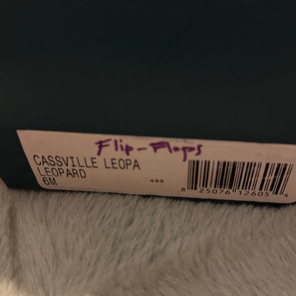 New in box AEROSOLES Leopard Print Flip Flops - Picture 2 of 8